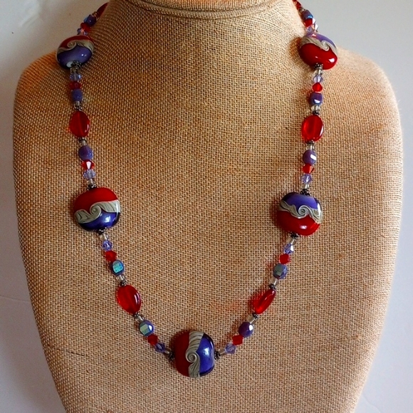 VINTAGE  ITALIAN MURANO ART GLASS TWO COLORS  CARVED DESIGN NECKLACE 25" LONG - Picture 2 of 7